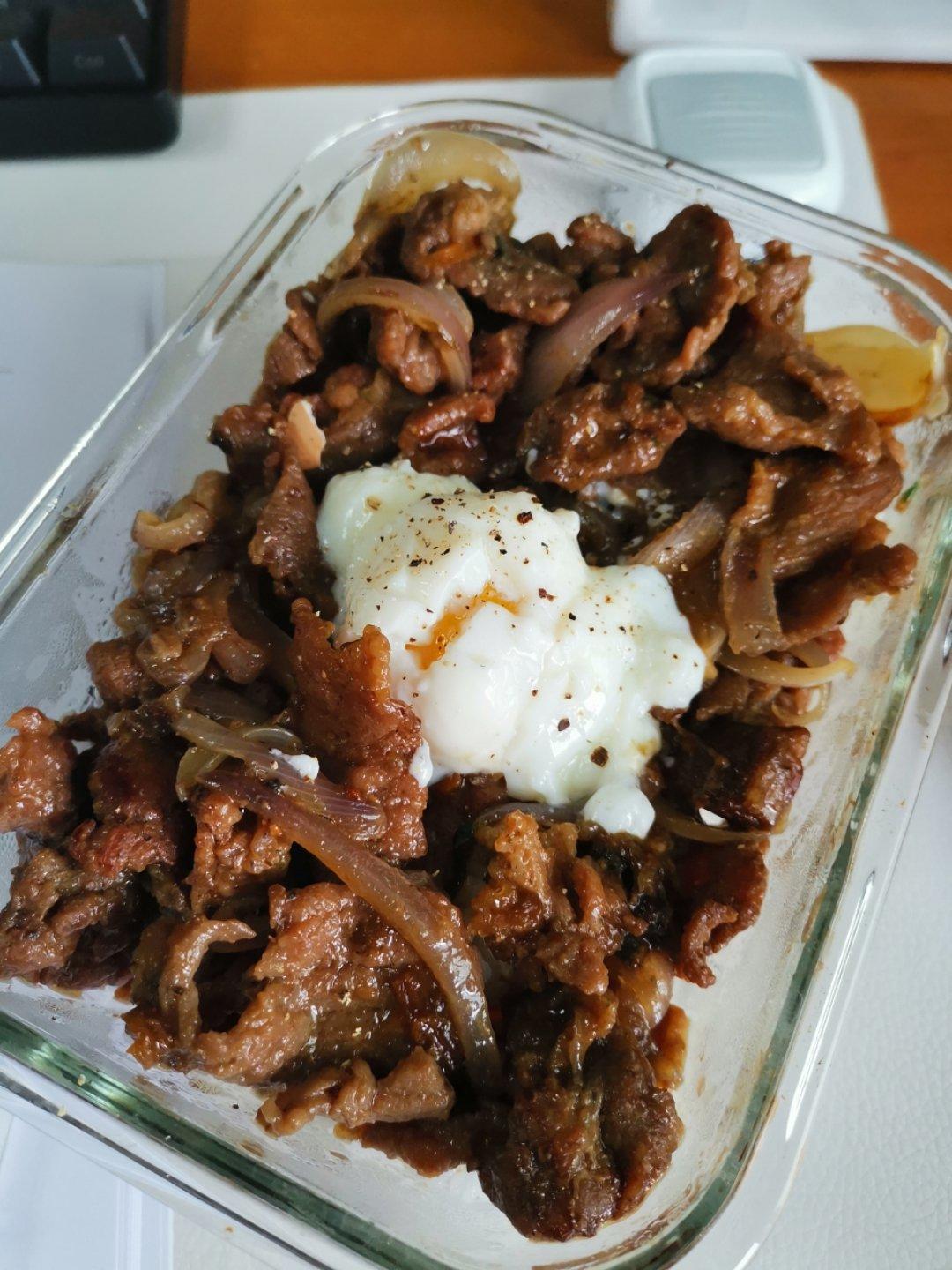 牛丼温泉卵入り（日式温泉蛋牛肉饭）