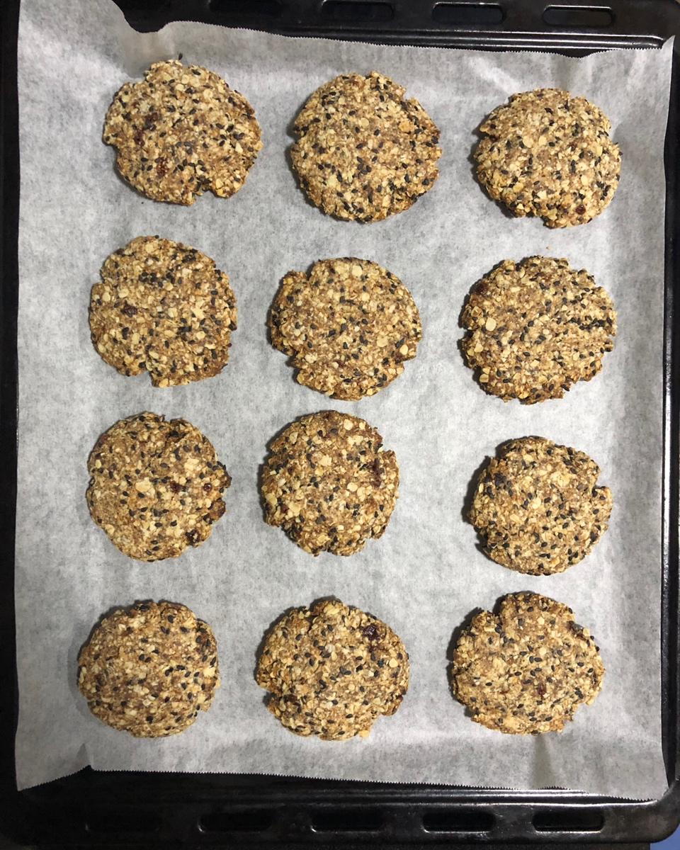 素食:有机燕麦芝麻大饼干