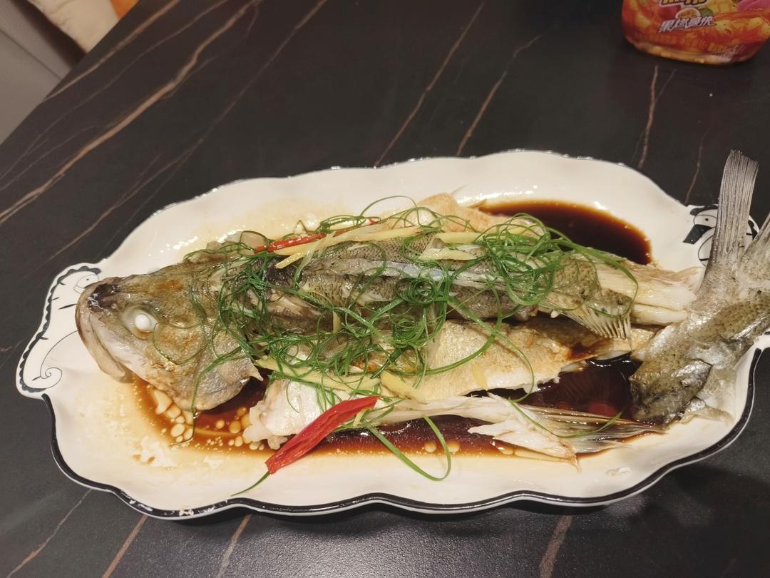 10分钟做 清蒸鲈鱼 （附切鱼图解）