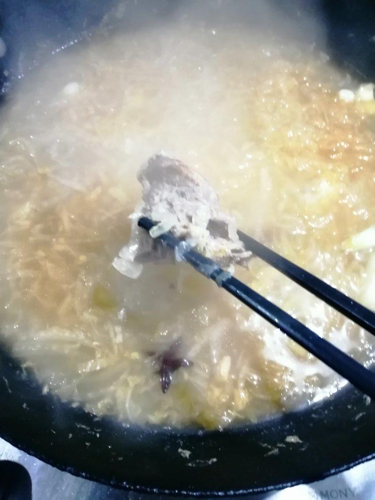 东北酸菜炖排骨