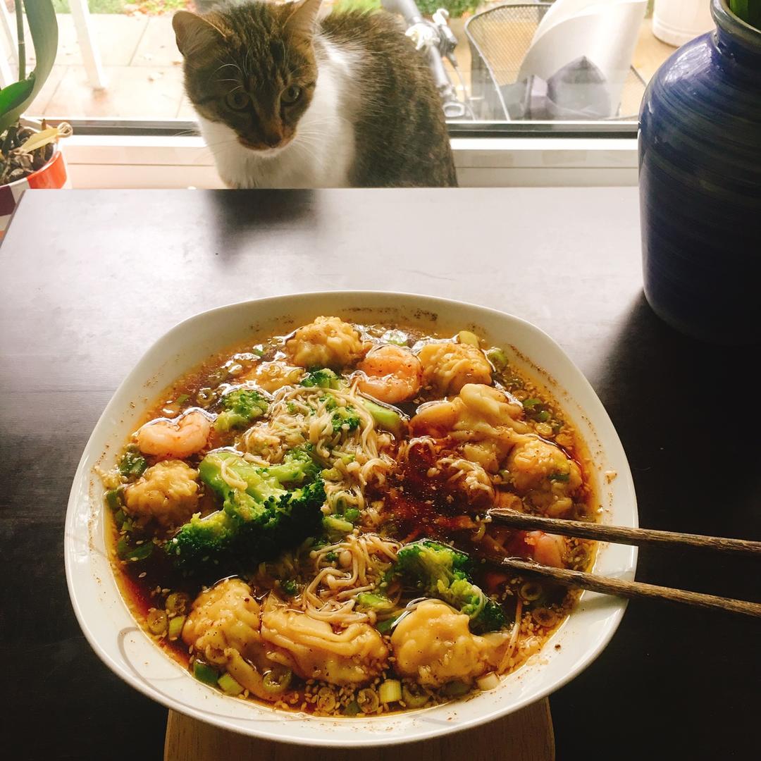 省时又便捷，没人能抗拒这碗酸汤水饺！🥟