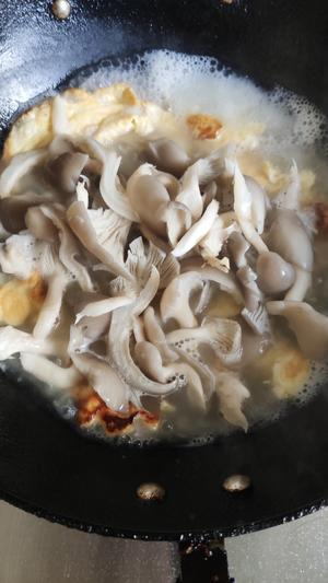 超级好喝的平菇鸡蛋汤的做法 步骤6