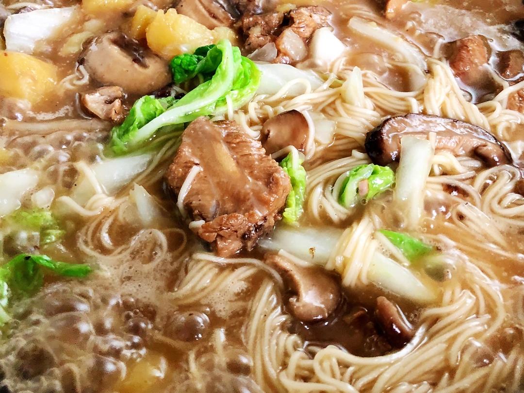 红烧排骨面