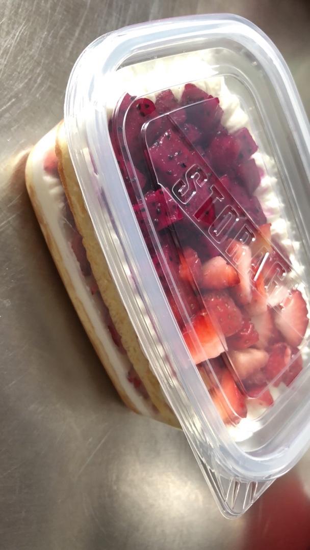 草莓奶油蛋糕盒子