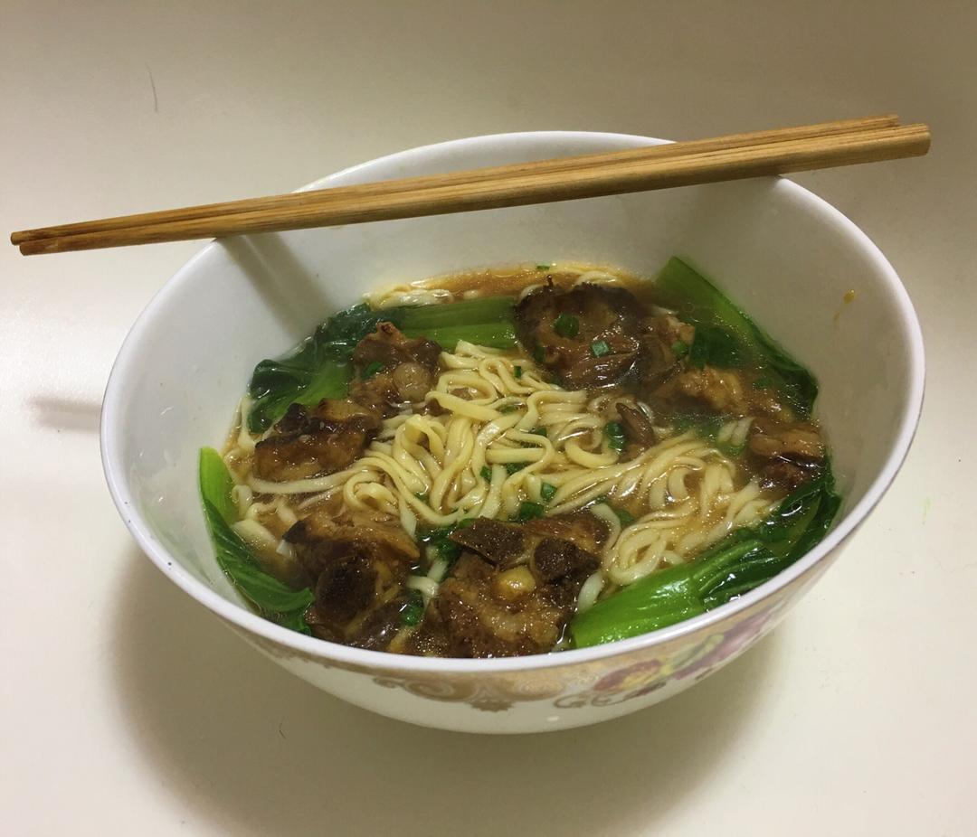 红烧排骨面