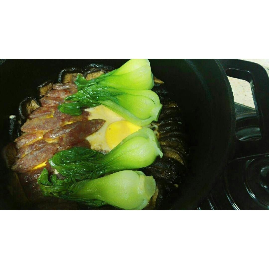 铸铁锅腊肠煲仔饭