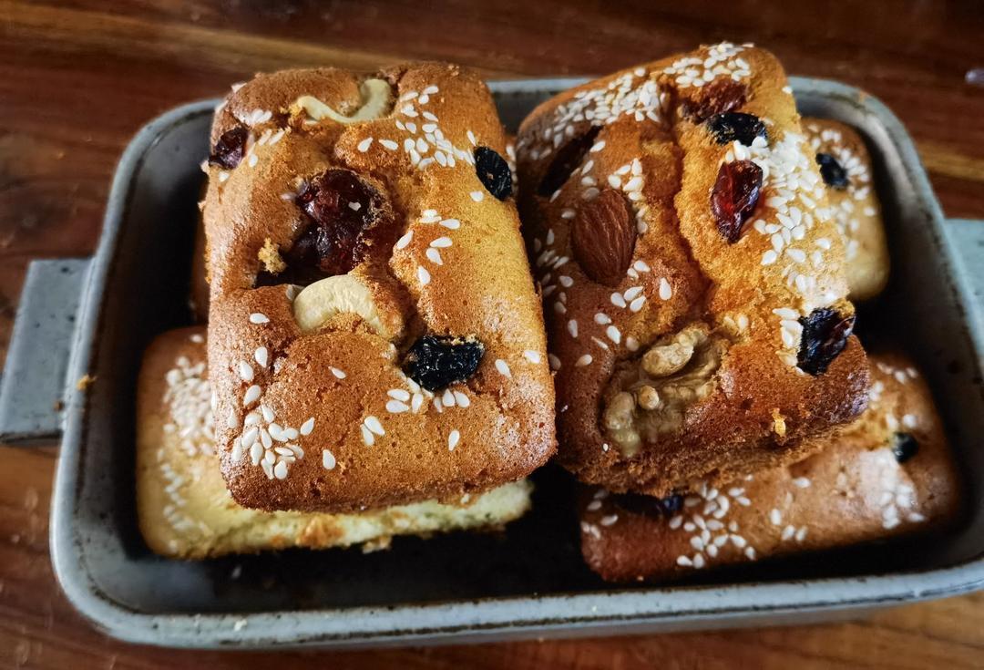 非常简单的老式蜂蜜蛋糕