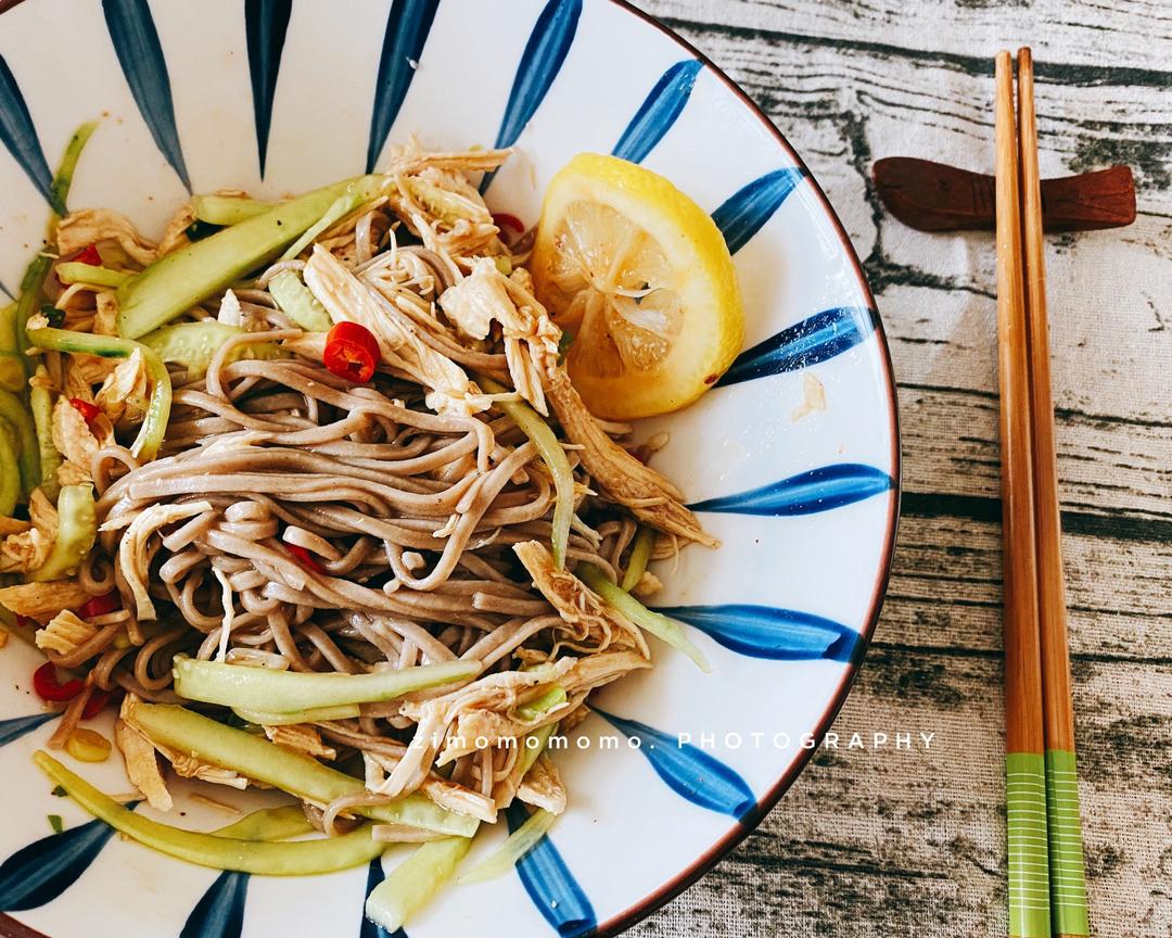 超级简单快手的减脂餐—酸辣鸡丝荞麦面的做法