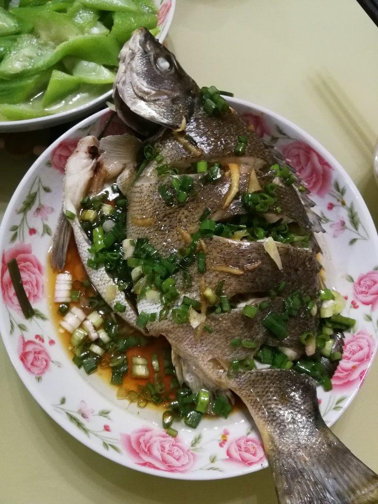 清蒸鲈鱼