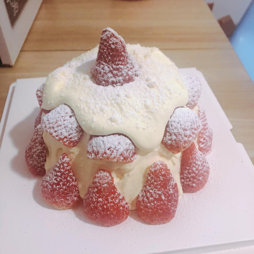 曼食慢语丨草莓芝士雪山蛋糕