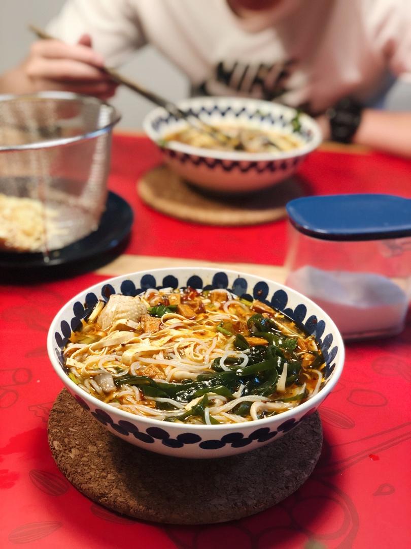 秒杀路边摊—麻辣红油米线