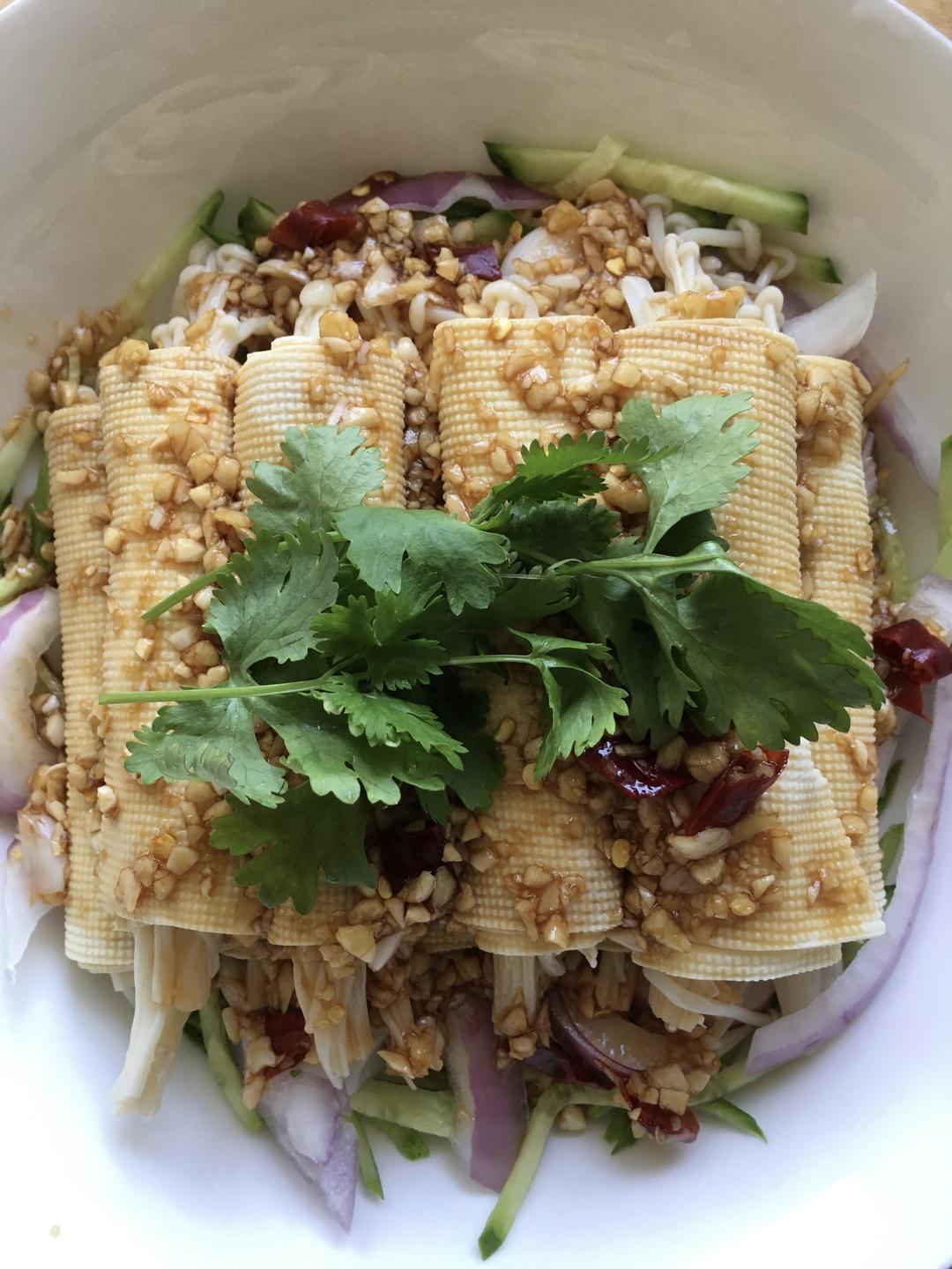 爽口豆皮金针菇卷