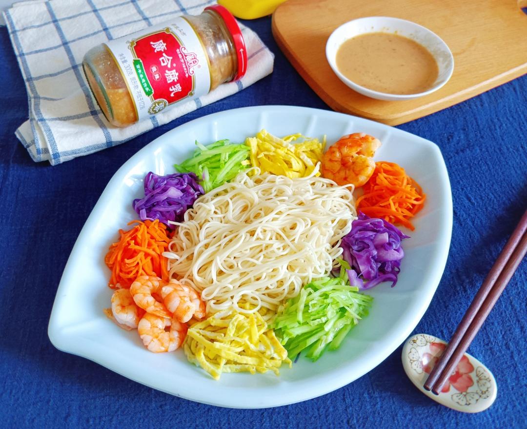秘制腐乳捞汁凉面，咸鲜香辣巨好吃！