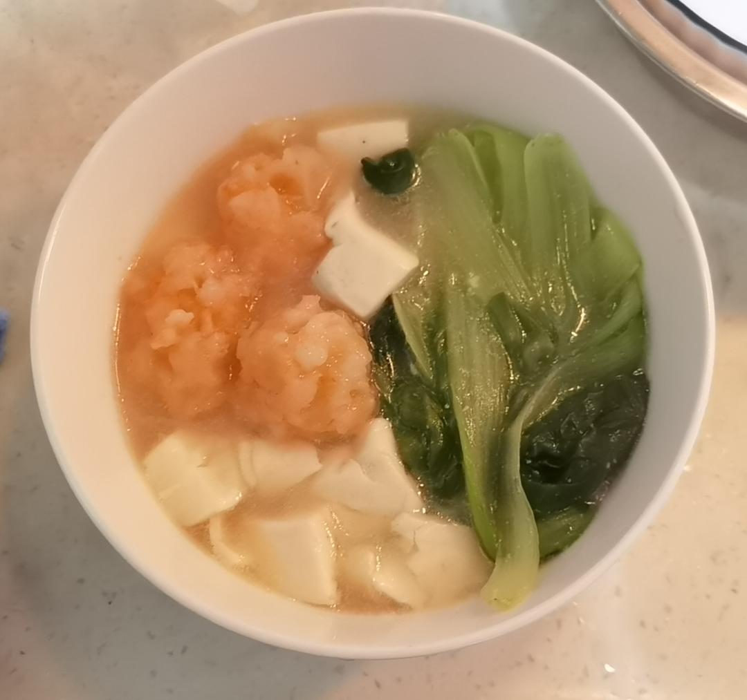 高蛋白快手～虾滑豆腐青菜汤