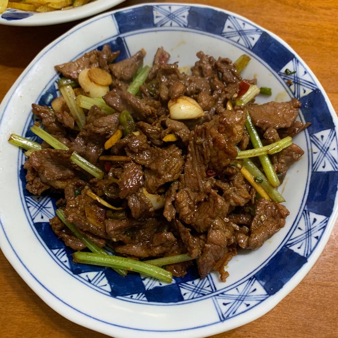 下饭菜😋小炒黄牛肉