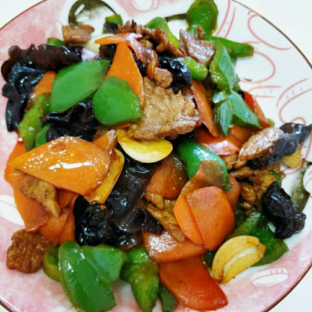 木耳芹菜胡萝卜炒肉