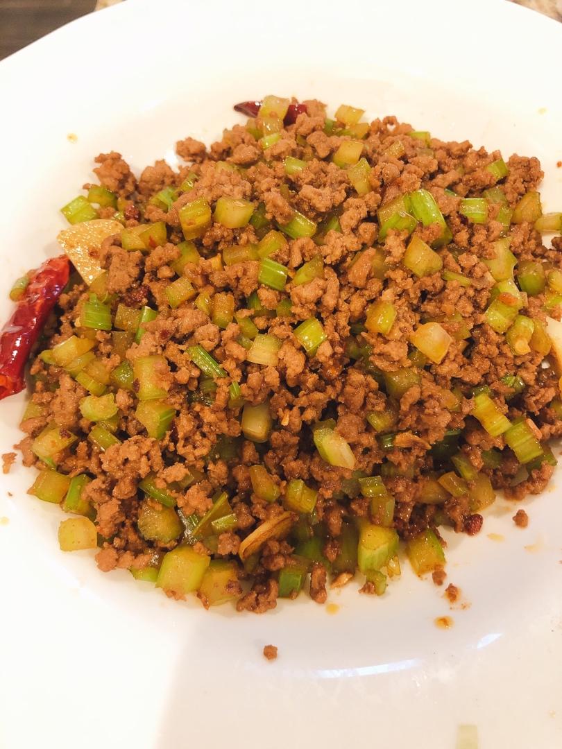 芹菜牛肉末「下饭神器」