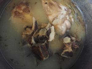 浓香似奶油的牛骨汤的做法 步骤3