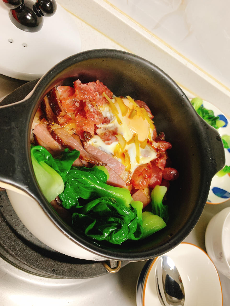 保姆级的「腊味煲仔饭2.0」加强版来了，地道老广味～