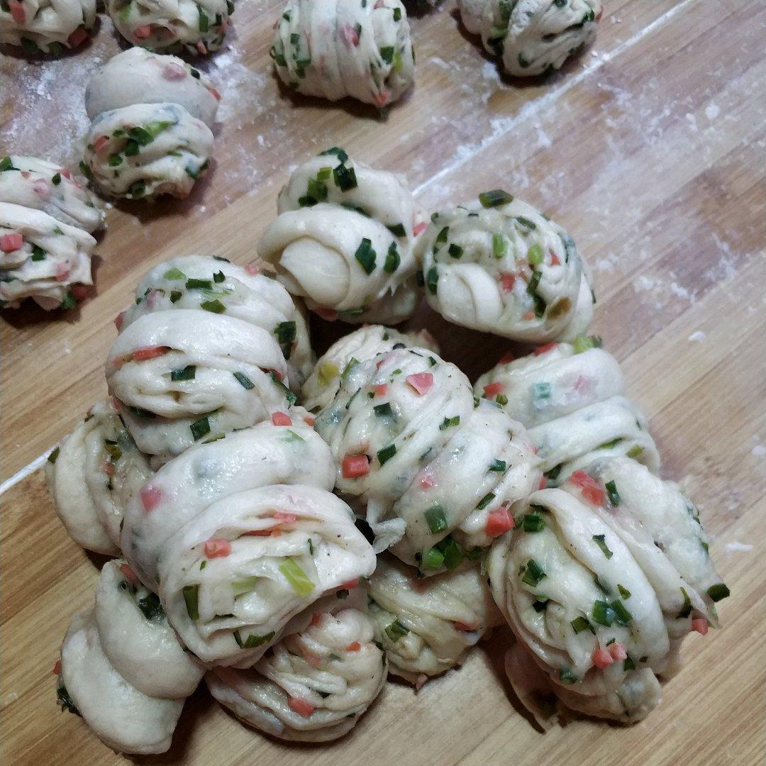 最好吃的火腿葱香花卷—附让葱不变黄的小窍门