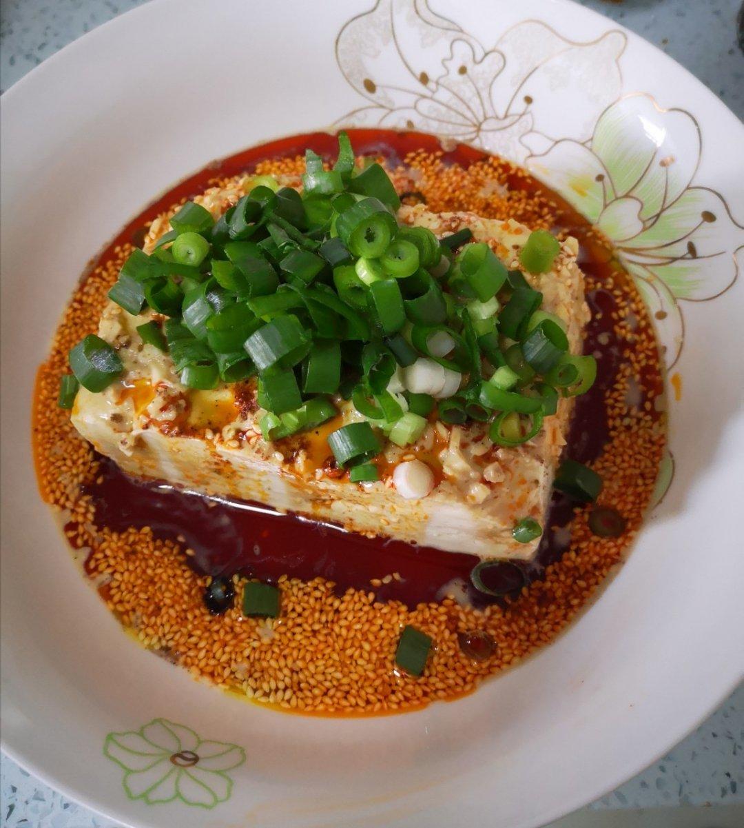 重庆老店的招牌菜，直接干掉几碗白米饭的——淋汁豆腐