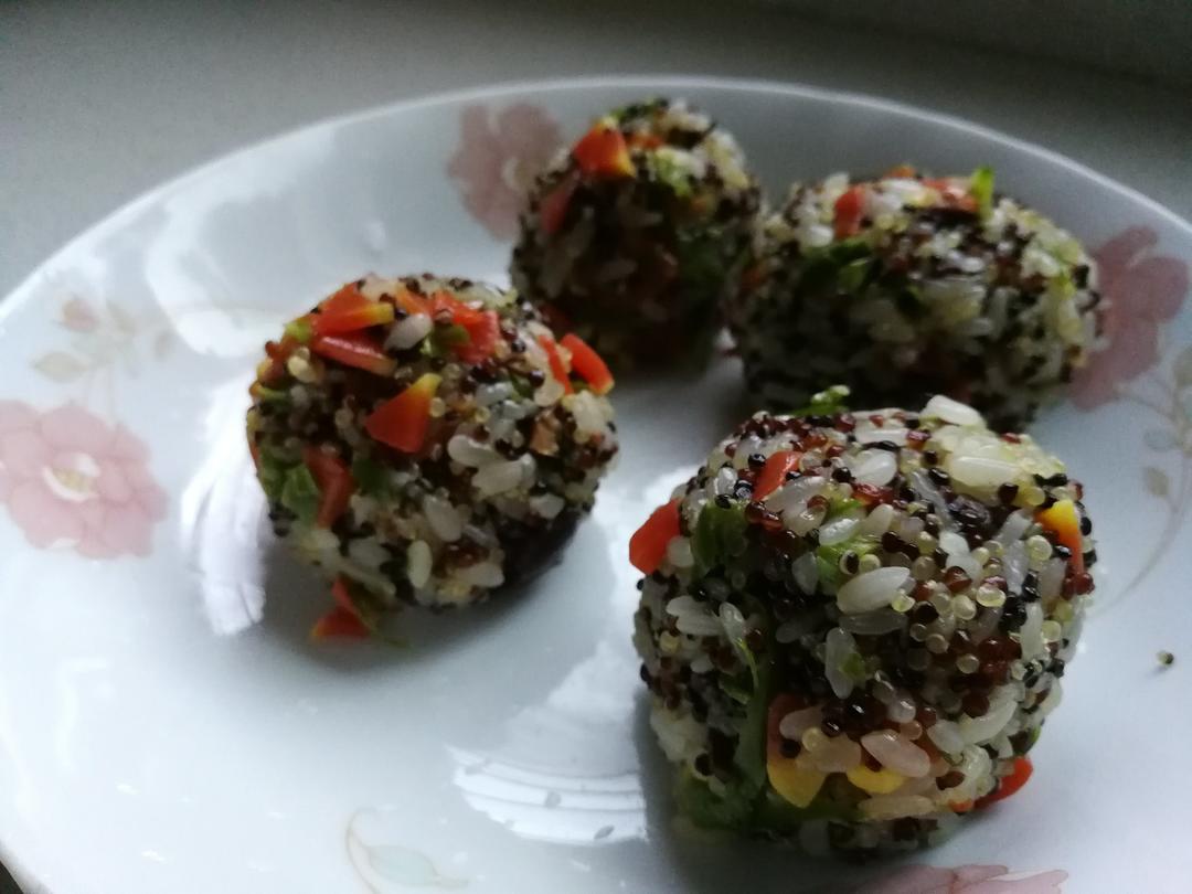 藜麦香肠饭团