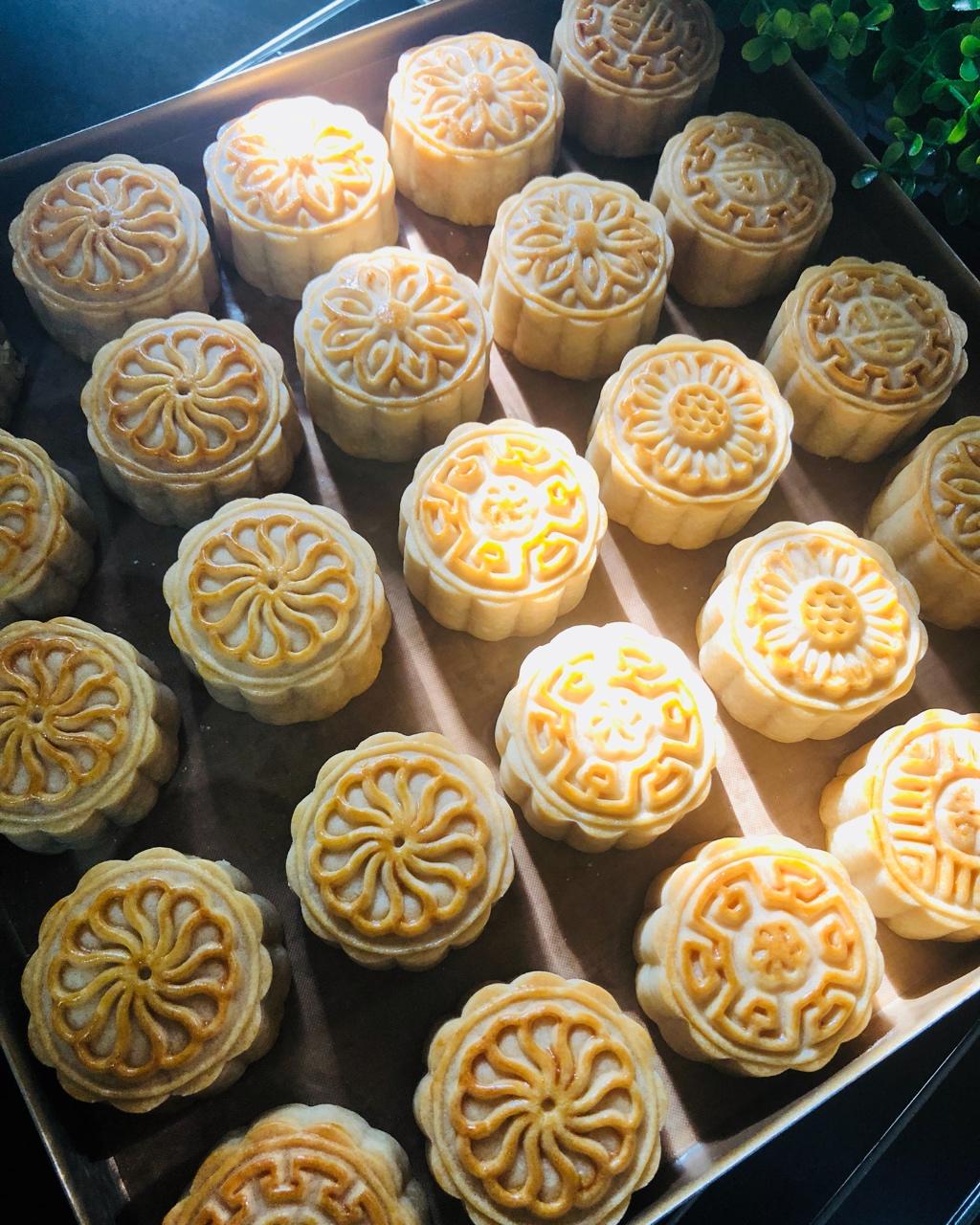 广式月饼—蛋黄莲蓉月饼