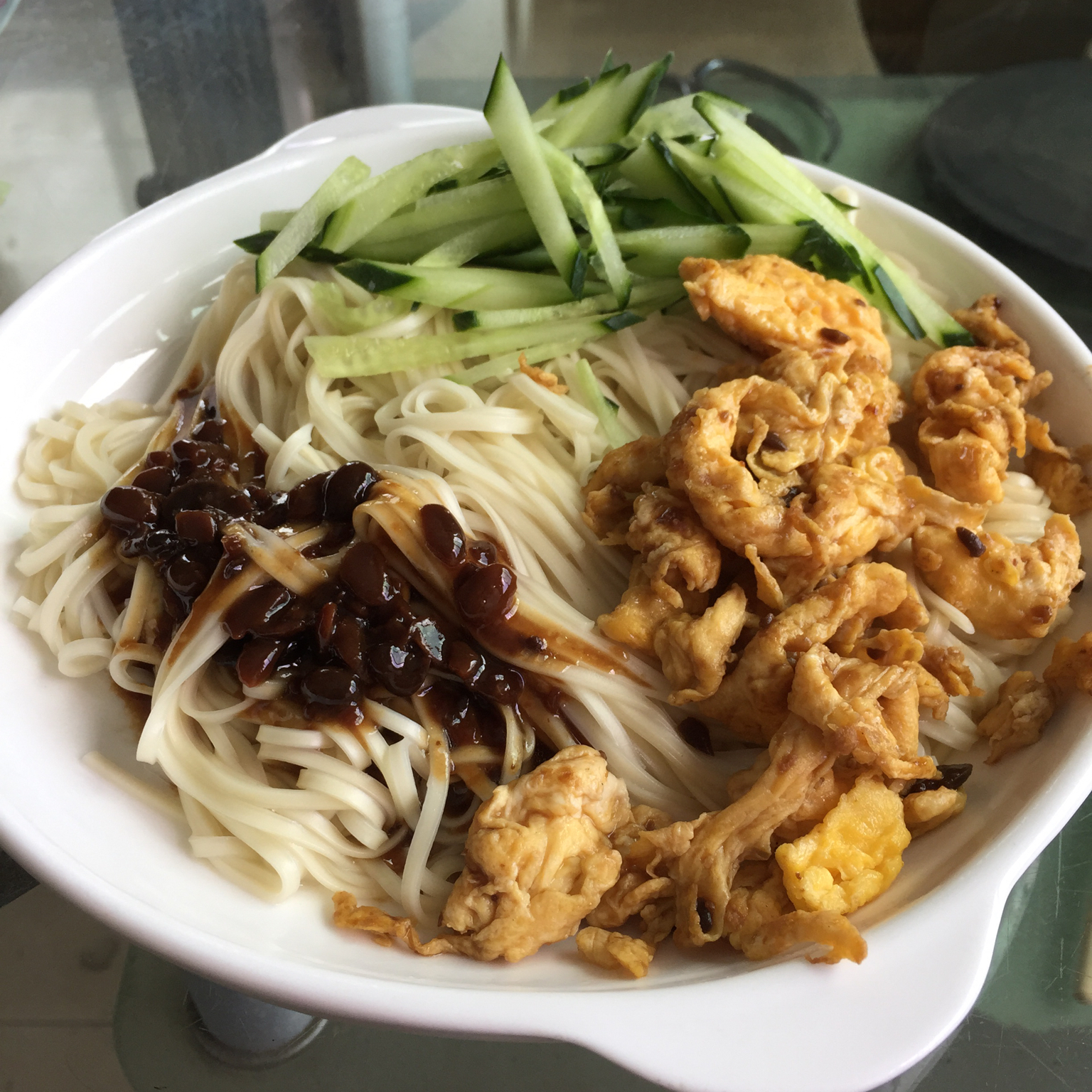 酱鸡蛋拌面