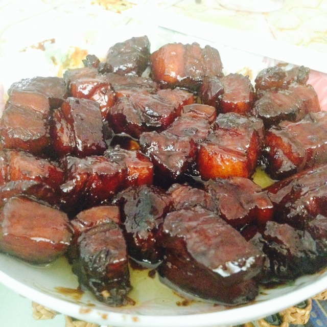 吃着碗里望着锅里的红烧肉