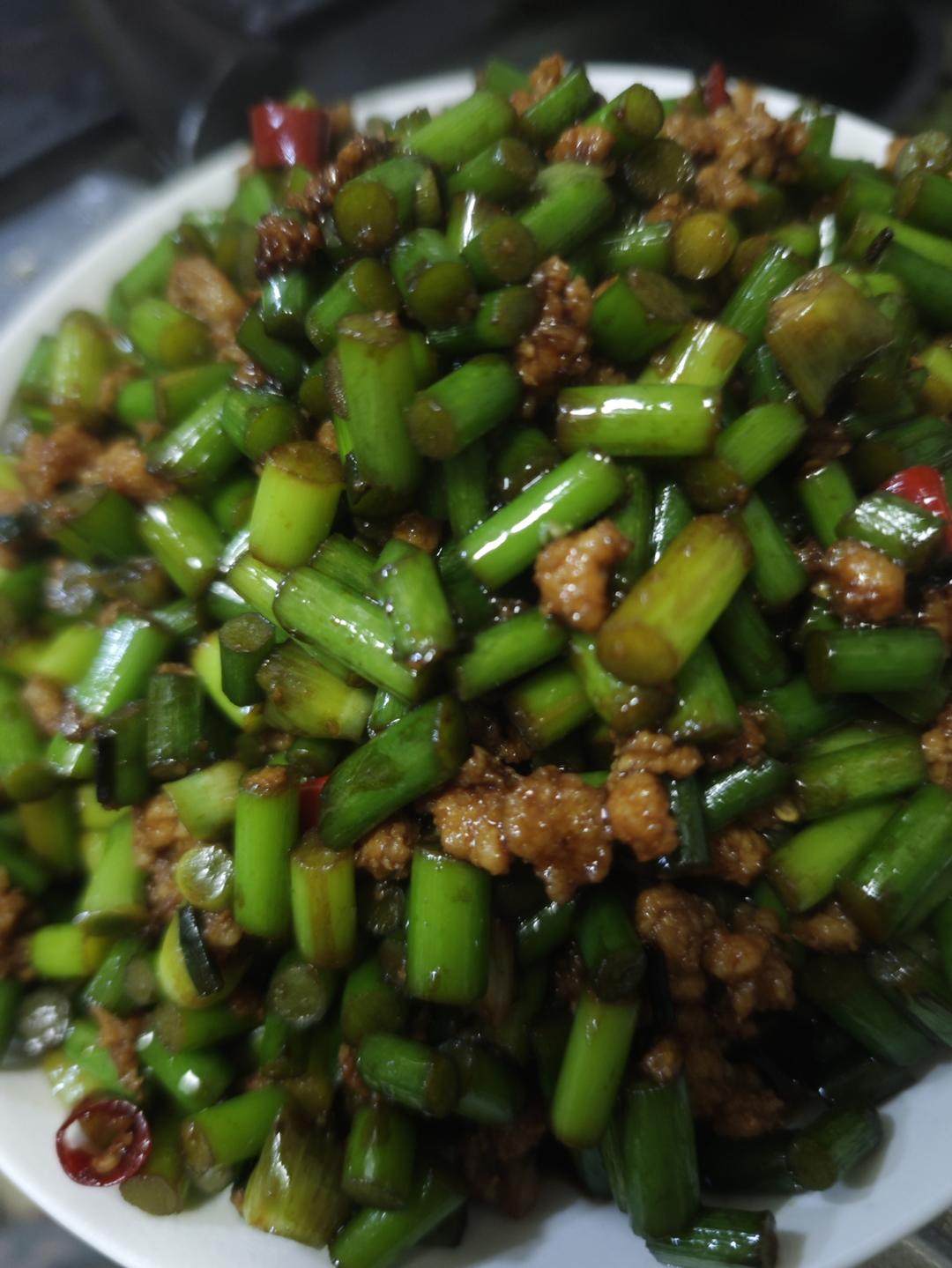 下饭神器蒜苔粒炒肉碎