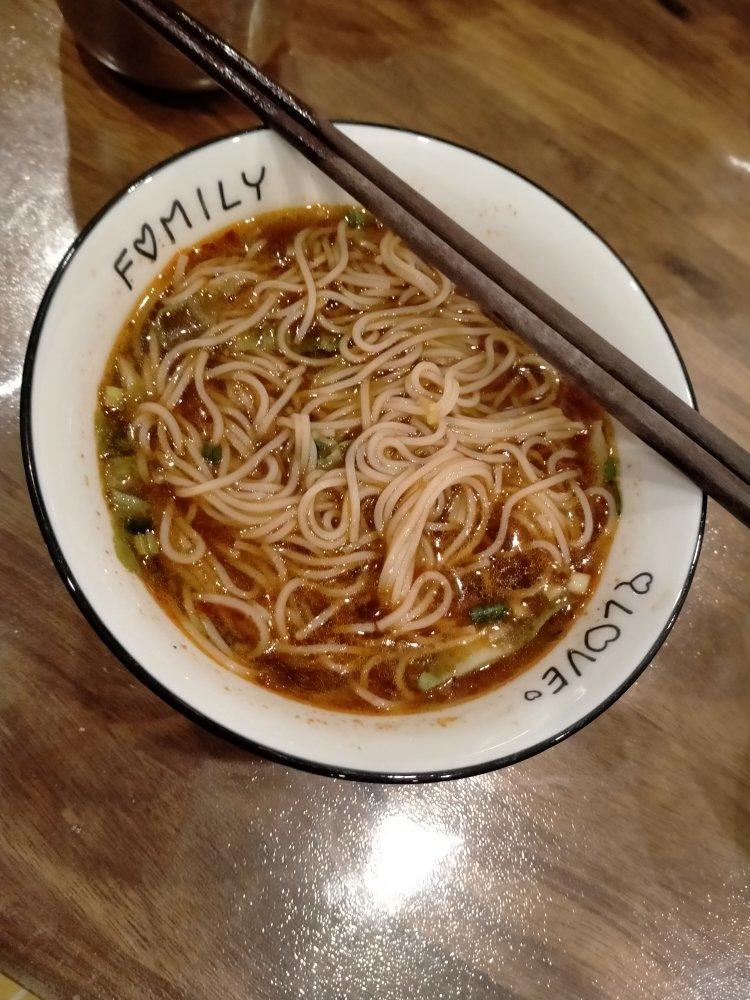 崽吖，嗦了这碗粉喽！