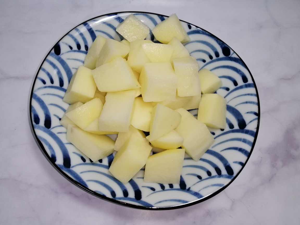 土豆熬小青菜的做法 步骤2