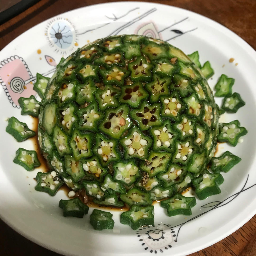 这绝对是秋葵颜值最高的做法，好看又好吃，端上桌最先光盘