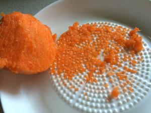 宝宝早餐：玉米胡萝卜金枪鱼粥的做法 步骤3