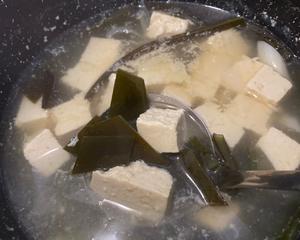瘦身美味：海带豆腐汤的做法 步骤3