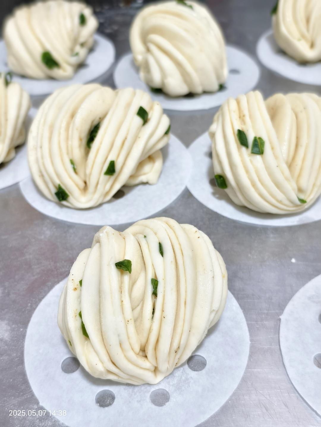 葱油花卷，一根筷子卷出漂亮的造型
