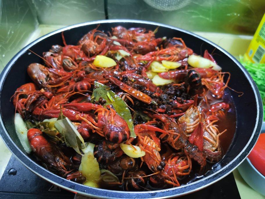 干净简单超香版十三香小龙虾（教你这么挑小龙虾，怎么彻底清洗）