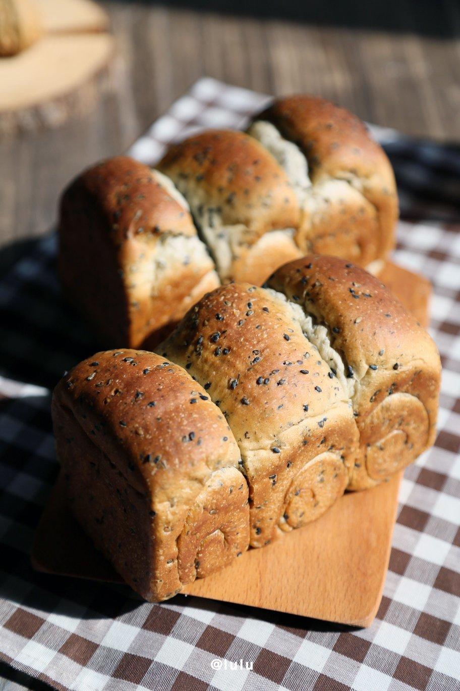 营养丰富的黑芝麻小吐司