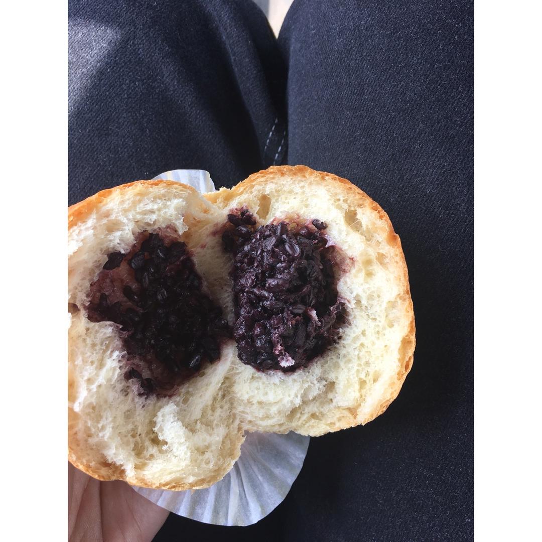 软软萌萌的紫米小面包