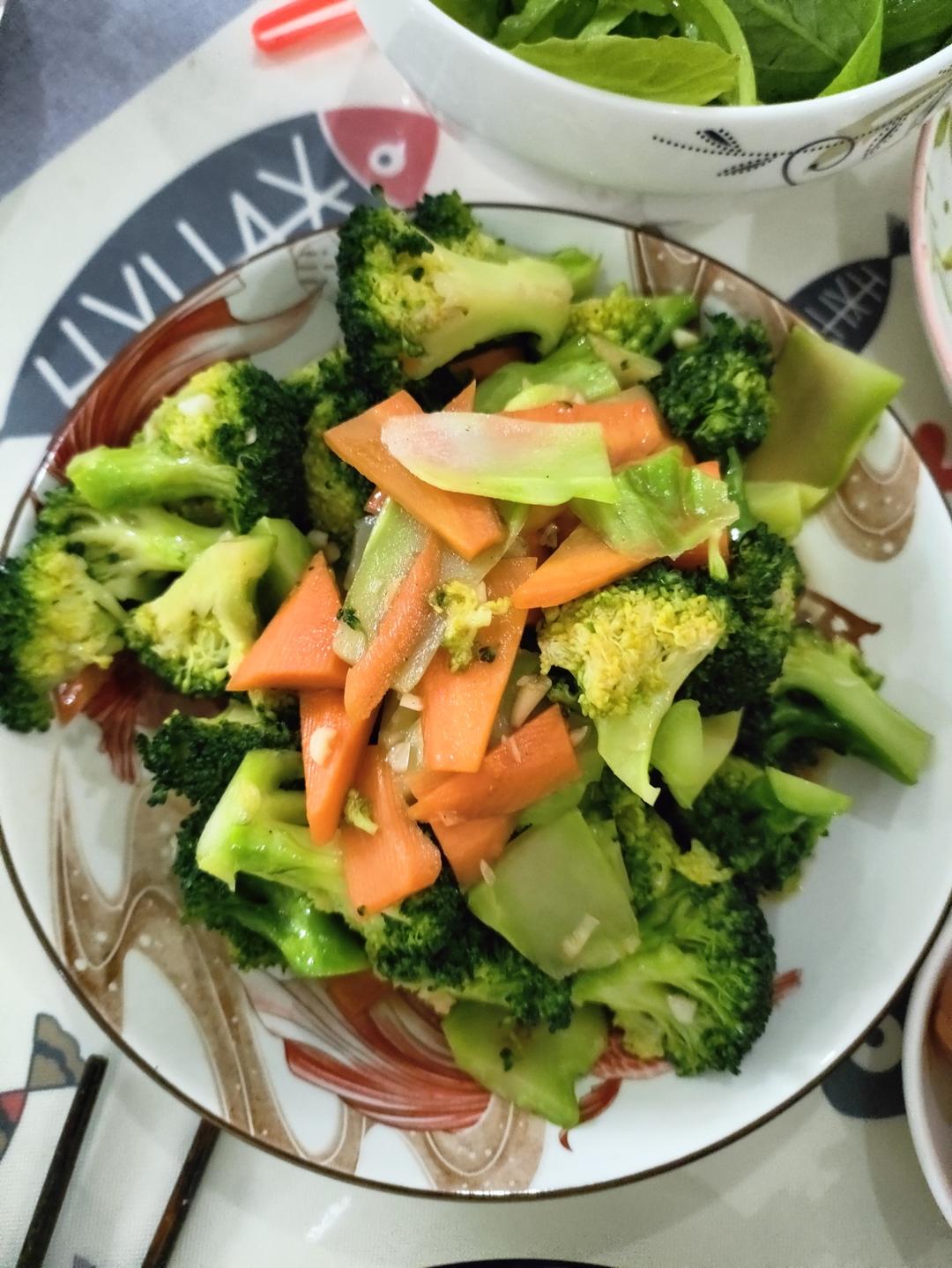 清炒西蓝花，口味清淡，营养价值高