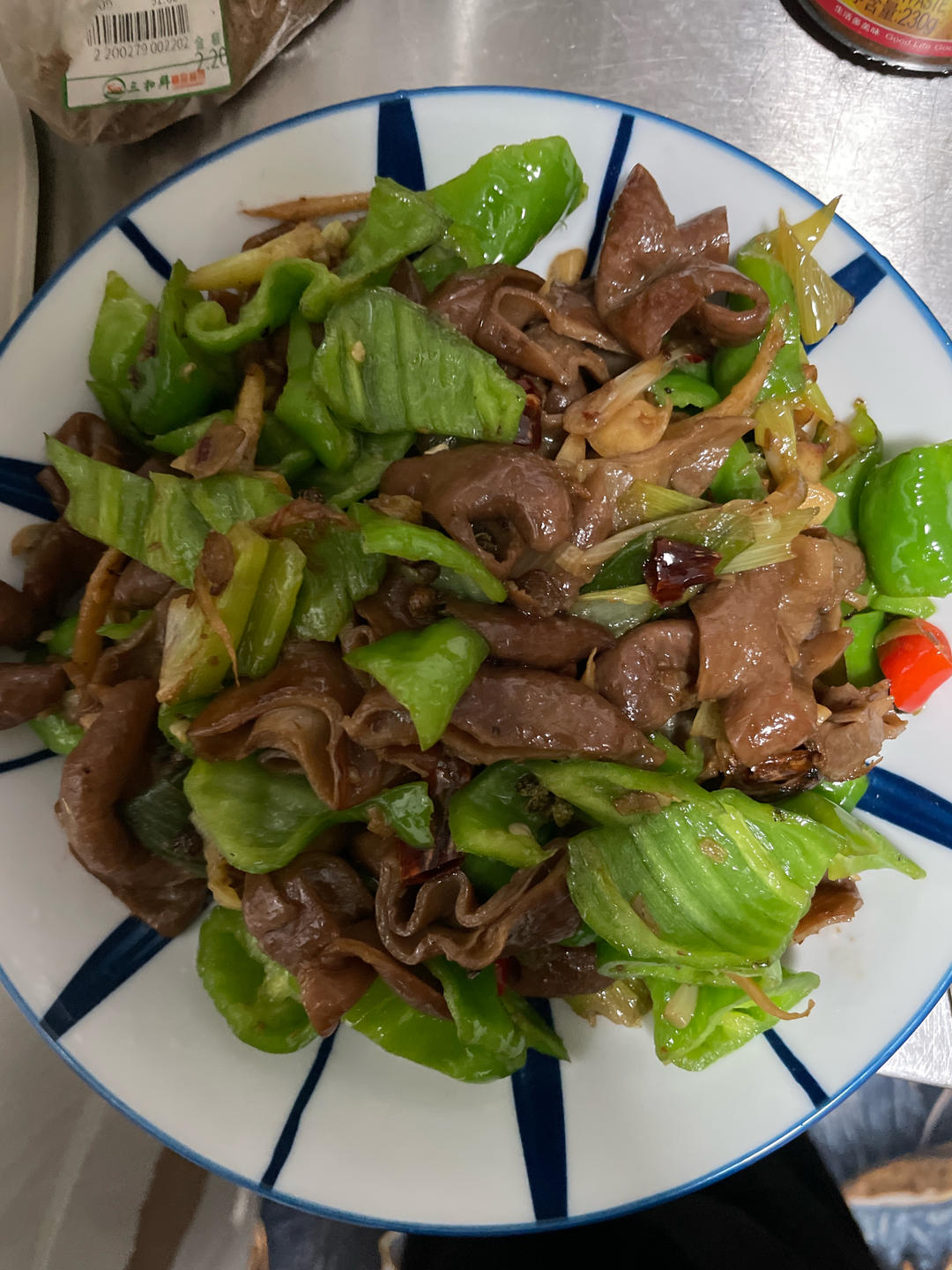 好吃到爆火爆肥肠