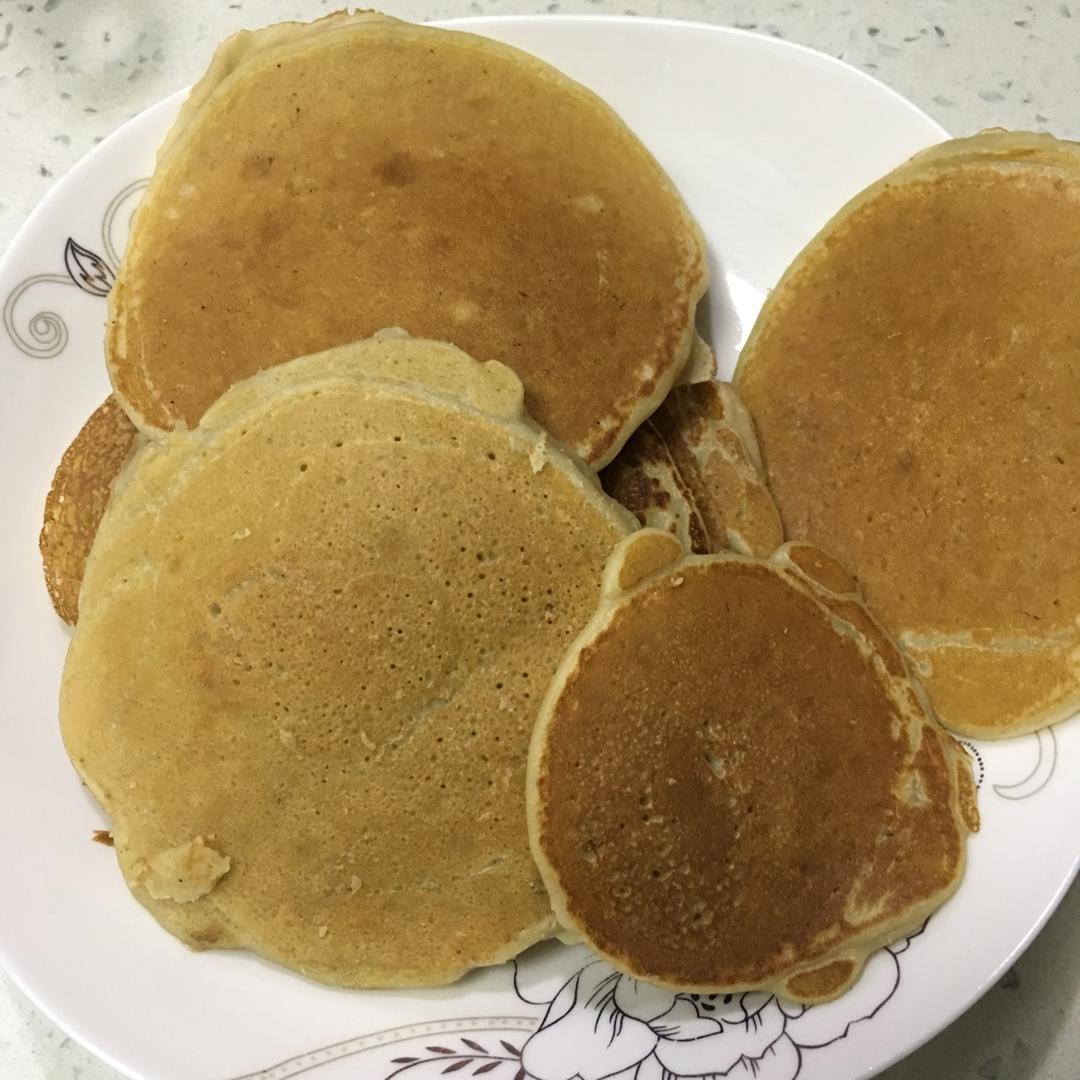 【减脂早餐】无油香蕉松饼（超简单）
