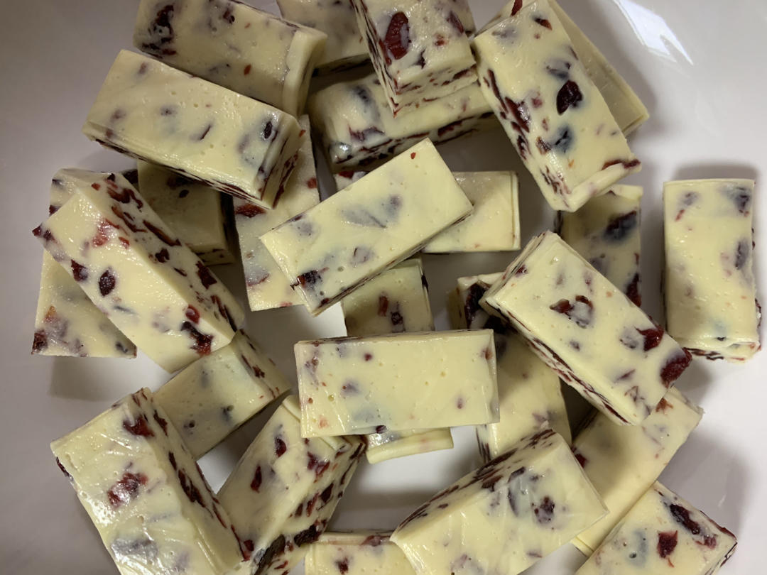 花生牛轧糖-蔓越莓牛扎糖