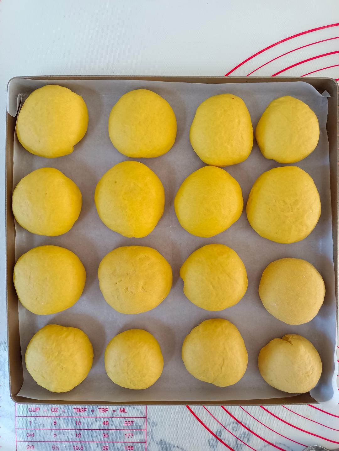 南瓜奶油小餐包（一次发酵）