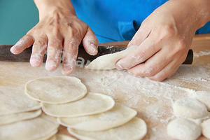 韭菜大虾蒸饺 Steamed Dumplings – Prawn & Chives的做法 步骤10