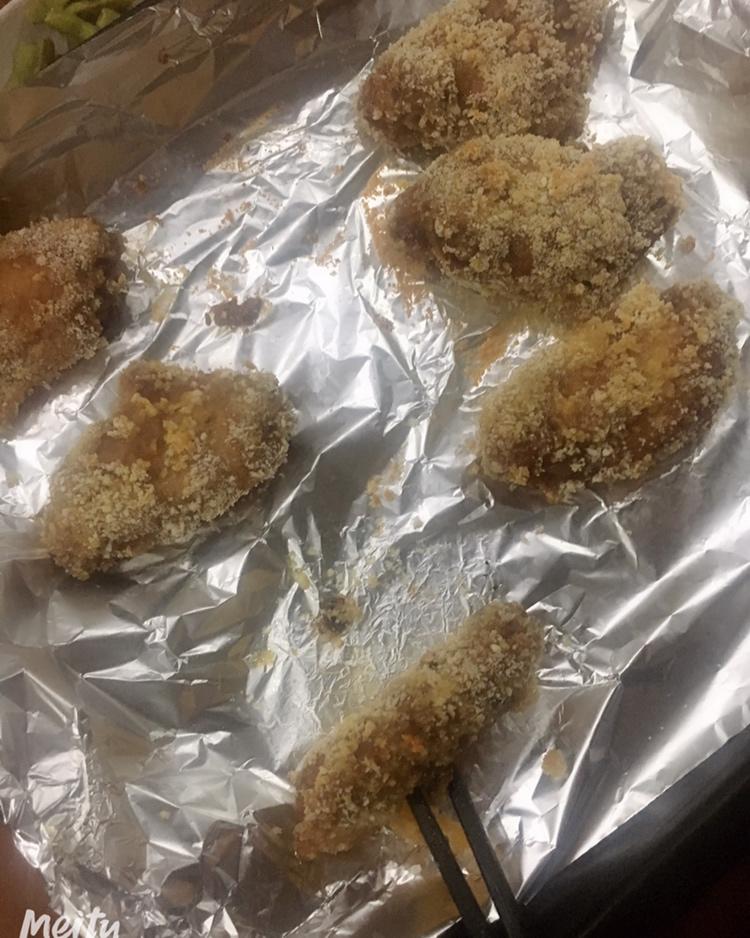 面包糠烤鸡翅