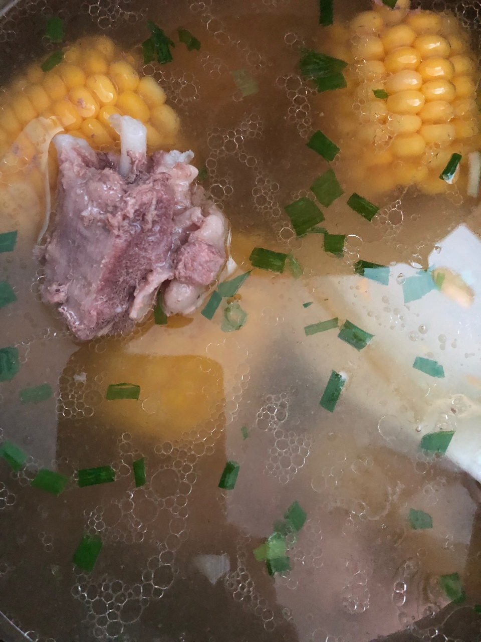 甜玉米排骨汤的做法