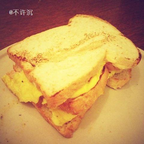杏鲍菇鸡蛋三明治的做法