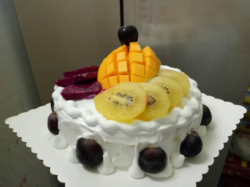 奶油水果装饰蛋糕