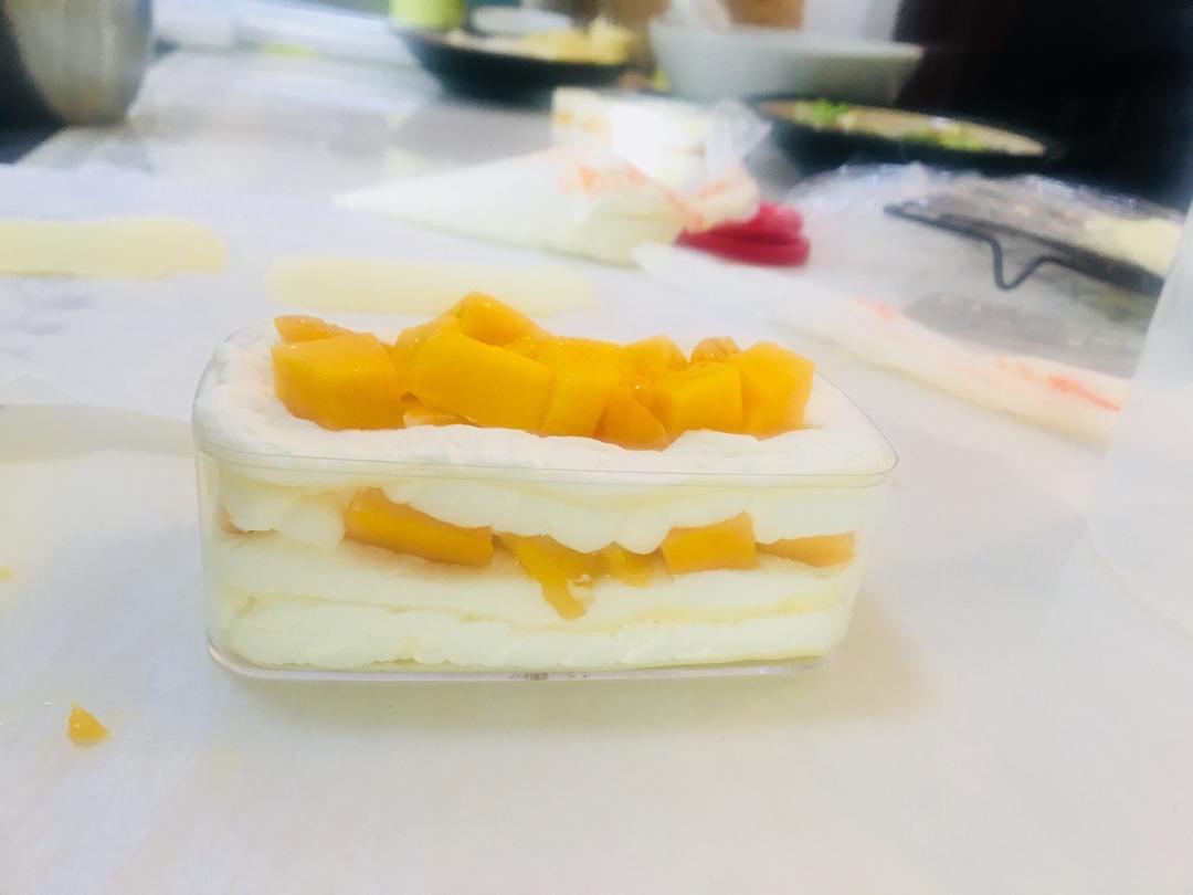 《Tinrry下午茶》教你做芒果班戟和芒果千层饼